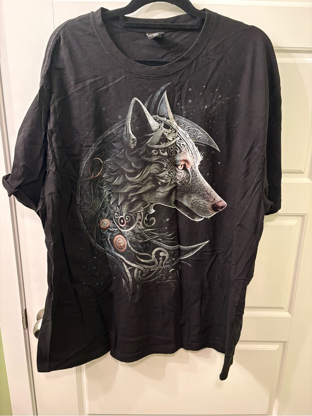 Vintage Men's Black Graphic Wolf Crewneck Shirt